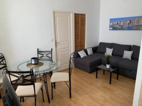 Biarritz centre, près Avenue de Verdun, cosy Apt 2 pieces , salon , chambre séparé, rue très calme à 10 minutes à pied de la grande plage
